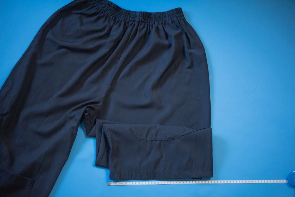 szerokość nogawki - odrysowywanie wykroju z ubrania